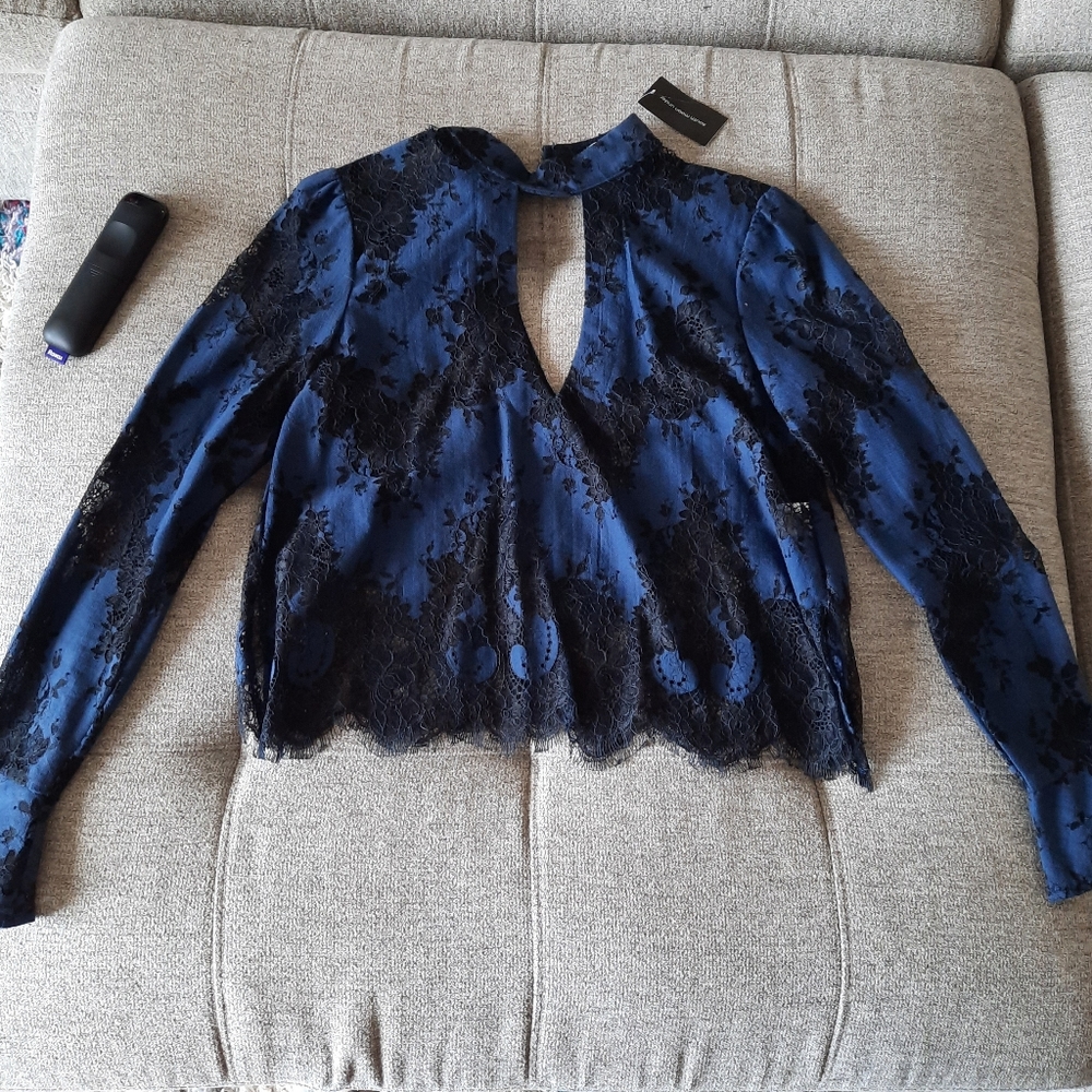 NWT South Moom Under Longsleeve Crop Top XS Blue/Black lace detail